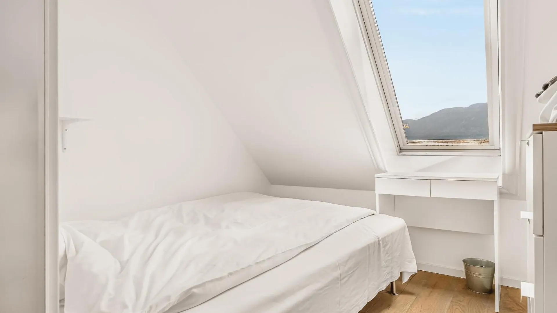 Dinbnb Apartments I Top-Floor With 3X Workspaces I 350M To Harbour Bergen Norway